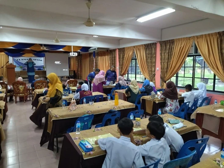 Halaman 13 · Visual 05